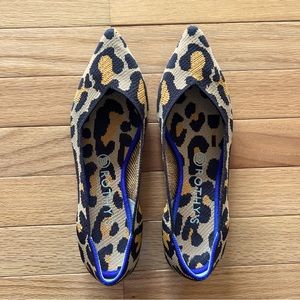 Rothys Big Cat Flats point 8.5 - NWOT